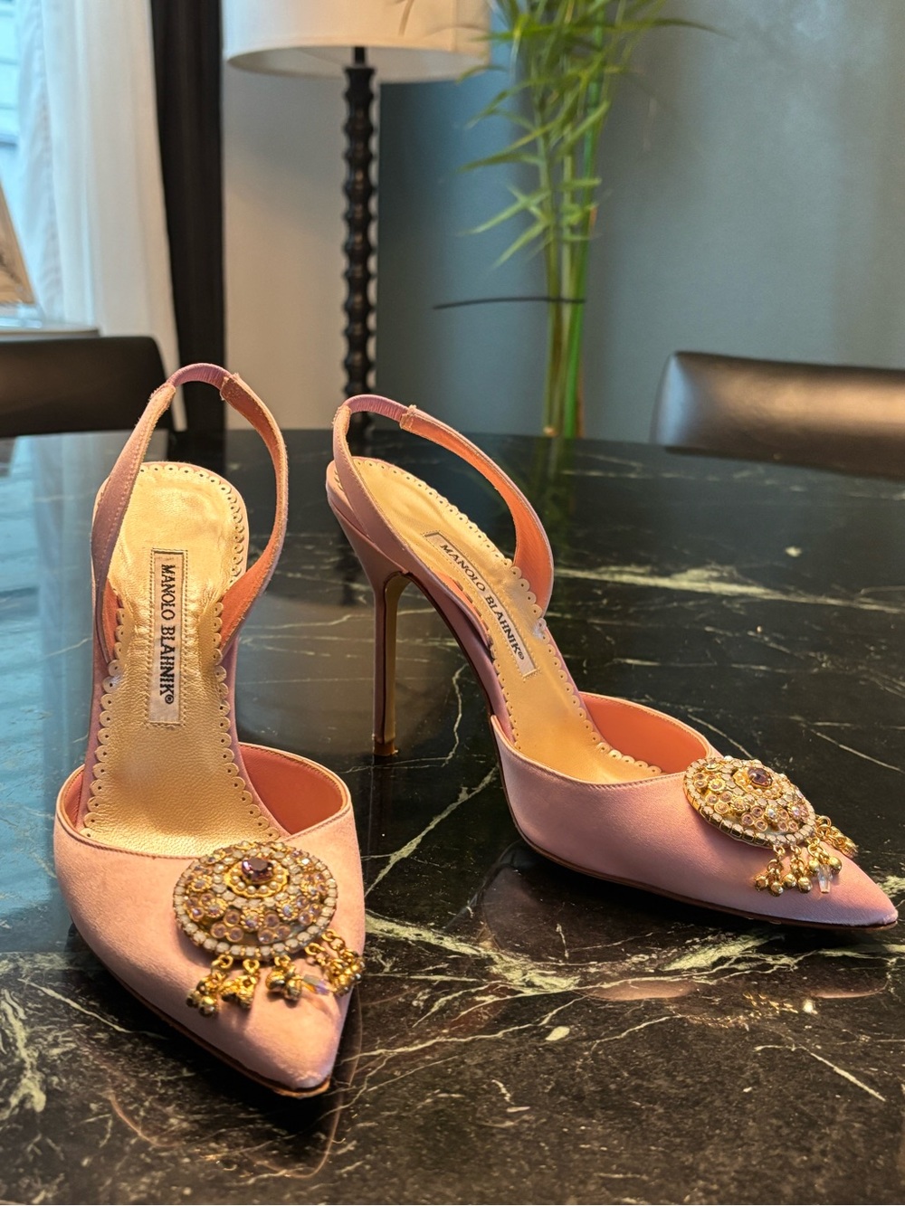 Preloved Manolo Blahnik (US 7.5 EUR38) - Picture 9 of 16